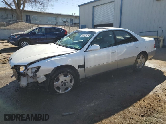 2001 Lexus ES 300 with VIN JT8BF28G410323925, listed as a Copart auction lot 44981615 with 253,275 mi miles and Salvage Title. Bid and sale history available at carsss.com. Image 1.