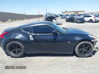 2013 Nissan 370Z z VIN JN1AZ4EH8DM880849, wystawiony jako IAAI lot #42131189 z przebiegiem Nie podano mil oraz . Historia ofert i sprzedaży dostępna na DreamBid. Obrazek 14.