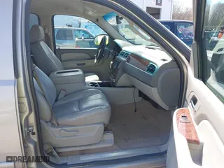 2007 Chevrolet Suburban LT with VIN 3GNFC16J37G306159, listed as a IAAI auction lot 41746563 with 289,770 mi miles. Bid and sale history available at carsss.com. Image 5.