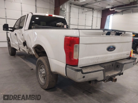 2018 Ford Super Duty F-250 SRW XL with VIN 1FT7W2B60JEC63345, listed as a IAAI auction lot 41159792 with 165,949 mi miles. Bid and sale history available at carsss.com. Image 3.