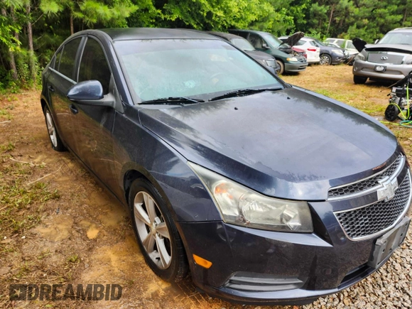 2014 Chevrolet Cruze 2LT z VIN 1G1PE5SB4E7385369, wystawiony jako Copart lot #61275315 z przebiegiem 147 444 mil mil oraz Czysty tytuł • Clean title. Historia ofert i sprzedaży dostępna na DreamBid. Obrazek 1.