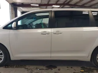 2017 Toyota Sienna XLE Auto Access Seat with VIN 5TDYZ3DC7HS874630, listed as a IAAI auction lot 42027737 with 122,952 mi miles. Bid and sale history available at carsss.com. Image 14.