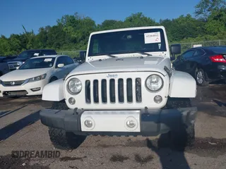 2016 Jeep Wrangler Unlimited 75th Anniversary z VIN 1C4BJWEG1GL250449, wystawiony jako IAAI lot #42204012 z przebiegiem 180 173 mil mil oraz . Historia ofert i sprzedaży dostępna na DreamBid. Obrazek 12.