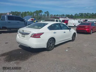 2015 Nissan Altima 2.5 SV with VIN 1N4AL3AP4FC263386, listed as a IAAI auction lot 41911066 with 230,502 mi miles. Bid and sale history available at carsss.com. Image 4.