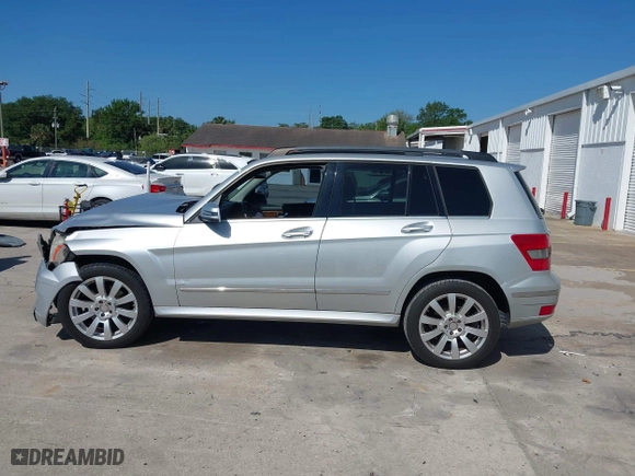 2012 Mercedes-Benz GLK-Class GLK 350 with VIN WDCGG8HB1CF771982, listed as a IAAI auction lot 41958903 with 136,465 mi miles. Bid and sale history available at carsss.com. Image 14.