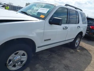 2006 Ford Explorer XLS z VIN 1FMEU72E36UB11635, wystawiony jako IAAI lot #41896140 z przebiegiem 238 333 mil mil oraz . Historia ofert i sprzedaży dostępna na DreamBid. Obrazek 14.