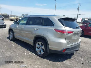 2015 Toyota Highlander Limited z VIN 5TDDKRFH0FS101039, wystawiony jako IAAI lot #42205522 z przebiegiem 153 547 mil mil oraz . Historia ofert i sprzedaży dostępna na DreamBid. Obrazek 3.
