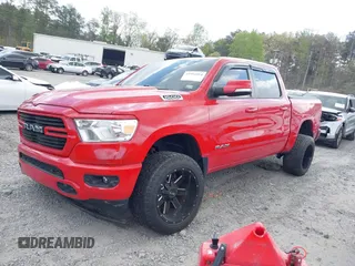 2020 Ram 1500 Big Horn z VIN 1C6SRFFT3LN301735, wystawiony jako IAAI lot #41954914 z przebiegiem 95 279 mil mil oraz . Historia ofert i sprzedaży dostępna na DreamBid. Obrazek 18.