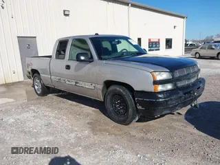 2004 Chevrolet Silverado 1500 LS with VIN 2GCEC19V841218120, listed as a IAAI auction lot 41812918 with 272,420 mi miles. Bid and sale history available at carsss.com. Image 1.