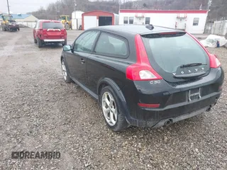 2013 Volvo C30 T5 z VIN YV1672MK8D2305313, wystawiony jako IAAI lot #41715681 z przebiegiem 191 887 mil mil oraz . Historia ofert i sprzedaży dostępna na DreamBid. Obrazek 3.