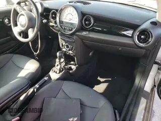 2013 MINI Clubman z VIN WMWZF3C50DT489385, wystawiony jako Copart lot #55945825 z przebiegiem 96 607 mil mil oraz Szkody całkowita. Historia ofert i sprzedaży dostępna na DreamBid. Obrazek 8.