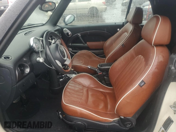 2008 MINI Convertible S z VIN WMWRH33588TL96257, wystawiony jako Copart lot #58298765 z przebiegiem 89 463 mil mil oraz Czysty tytuł • Clean title. Historia ofert i sprzedaży dostępna na DreamBid. Obrazek 7.