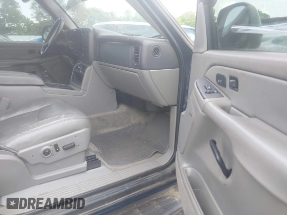 2004 Chevrolet Tahoe LS with VIN 1GNEK13Z64R283822, listed as a IAAI auction lot 42149381 with 240,624 mi miles. Bid and sale history available at carsss.com. Image 5.