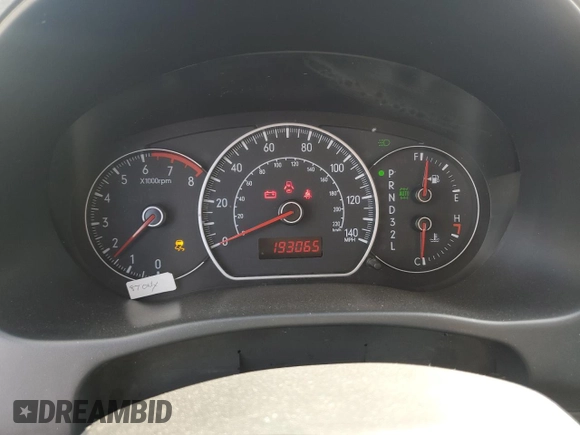 2009 Suzuki SX4 AWD z VIN JS2YB413895101919, wystawiony jako Copart lot #52235635 z przebiegiem 193 065 mil mil oraz Czysty tytuł • Clean title. Historia ofert i sprzedaży dostępna na DreamBid. Obrazek 9.