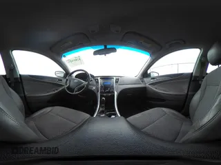 2013 Hyundai Sonata Limited z VIN 5NPEC4AC4DH694343, wystawiony jako IAAI lot #42493675 z przebiegiem 132 551 mil mil oraz . Historia ofert i sprzedaży dostępna na DreamBid. Obrazek 20.