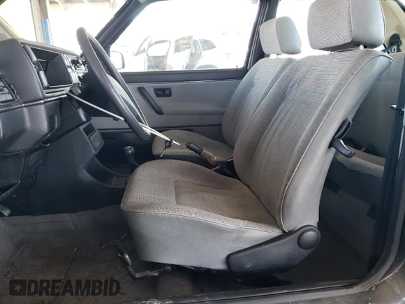 1989 Volkswagen Jetta z VIN WVWKB01G2KW684385, wystawiony jako Copart lot #49694065 z przebiegiem 63 792 mil mil oraz Czysty tytuł • Clean title. Historia ofert i sprzedaży dostępna na DreamBid. Obrazek 7.