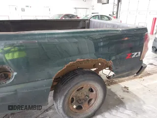 2003 Chevrolet Silverado 1500 LT with VIN 2GCEK19T431255603, listed as a IAAI auction lot 42146819 with 211,431 mi miles. Bid and sale history available at carsss.com. Image 5.