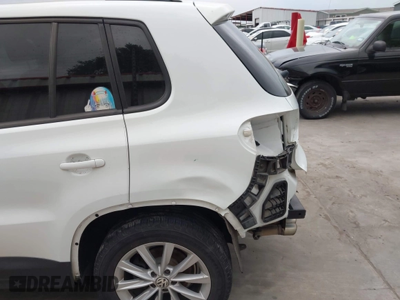 2015 Volkswagen Tiguan R-Line with VIN WVGAV7AX5FW585248, listed as a IAAI auction lot 41909618 with 137,448 mi miles and . Bid and sale history available at DreamBid. Image 19.