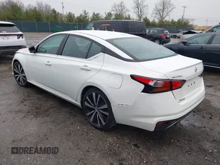 2019 Nissan Altima SR z VIN 1N4BL4CV4KC130272, wystawiony jako IAAI lot #41995625 z przebiegiem 200 000 mil mil oraz . Historia ofert i sprzedaży dostępna na DreamBid. Obrazek 3.