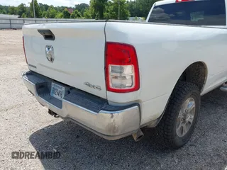 2024 Ram 2500 Big Horn с VIN 3C6UR5JL3RG337694, выставлен на аукционе IAAI как лот 42746220 с пробегом 70 227 миль миль и . История ставок и продаж доступна на DreamBid. Изображение 6.