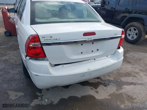 2006 Chevrolet Malibu LS w/1LS with VIN 1G1ZS51F56F245473, listed as a IAAI auction lot 38654238 with 202,950 mi miles. Bid and sale history available at carsss.com. Image 6.