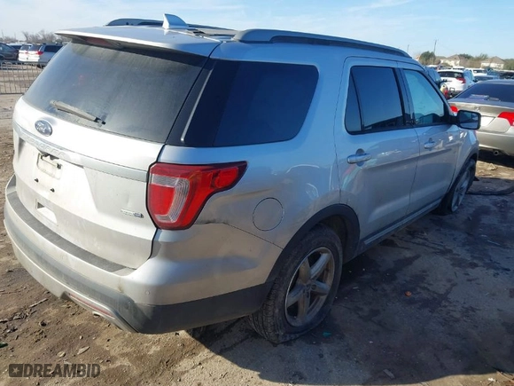 2017 Ford Explorer XLT with VIN 1FM5K8DH4HGD57405, listed as a IAAI auction lot 41461985 with 137,533 mi miles. Bid and sale history available at carsss.com. Image 4.