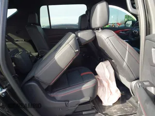 2024 Chevrolet Traverse AWD RS z VIN 1GNEVLKS1RJ208152, wystawiony jako IAAI lot #41586512 z przebiegiem 2 019 mil mil oraz . Historia ofert i sprzedaży dostępna na DreamBid. Obrazek 8.