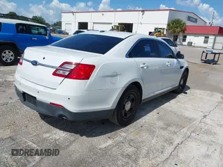 2015 Ford Police Interceptor с VIN 1FAHP2L82FG170054, выставлен на аукционе IAAI как лот 42778860 с пробегом 107 551 миль миль и . История ставок и продаж доступна на DreamBid. Изображение 4.