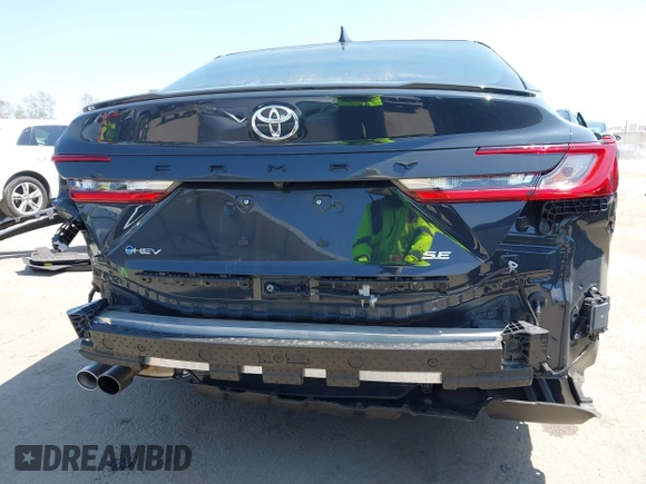 2025 Toyota Camry LE z VIN 4T1DAACK7SU531768, wystawiony jako IAAI lot #42187559 z przebiegiem 26 348 mil mil oraz . Historia ofert i sprzedaży dostępna na DreamBid. Obrazek 20.
