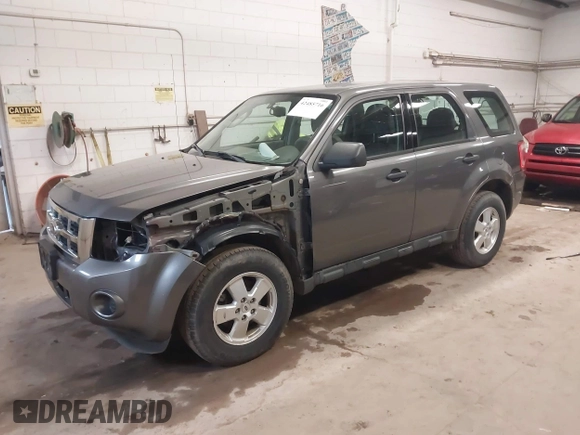 2011 Ford Escape XLS z VIN 1FMCU9C71BKB77819, wystawiony jako IAAI lot #42485716 z przebiegiem 204 218 mil mil oraz . Historia ofert i sprzedaży dostępna na DreamBid. Obrazek 2.