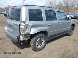 2016 Jeep Patriot Sport z VIN 1C4NJPBA4GD699525, wystawiony jako IAAI lot #41892313 z przebiegiem 57 309 mil mil oraz . Historia ofert i sprzedaży dostępna na DreamBid. Obrazek 4.