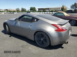 2010 Nissan 370Z z VIN JN1AZ4EH5AM500121, wystawiony jako Copart lot #58411355 z przebiegiem 146 943 mil mil oraz Tytuł czysty. Historia ofert i sprzedaży dostępna na DreamBid. Obrazek 2.