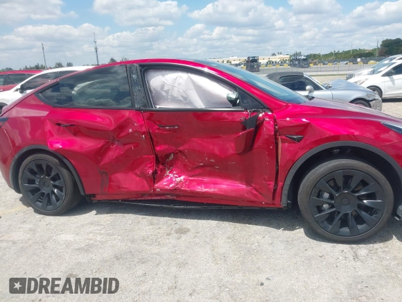 2024 Tesla Model Y с VIN 7SAYGDED7RF045410, выставлен на аукционе IAAI как лот 42000700 с пробегом 13 021 миль миль и . История ставок и продаж доступна на DreamBid. Изображение 6.