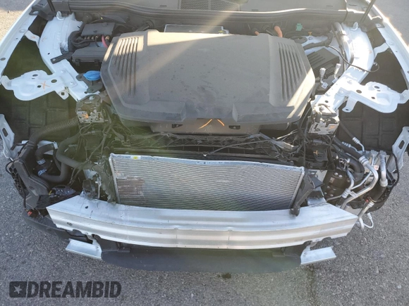 2024 Audi Q8 e-tron Premium Plus z VIN WA15AAGE3RB031412, wystawiony jako Copart lot #71624414 z przebiegiem 6 000 mil mil oraz Szkoda całkowita • Salvage title. Historia ofert i sprzedaży dostępna na DreamBid. Obrazek 12.