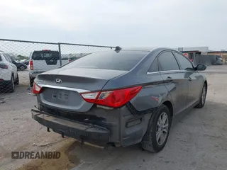 2013 Hyundai Sonata GLS z VIN 5NPEB4AC6DH513018, wystawiony jako IAAI lot #42068966 z przebiegiem 216 086 mil mil oraz . Historia ofert i sprzedaży dostępna na DreamBid. Obrazek 4.