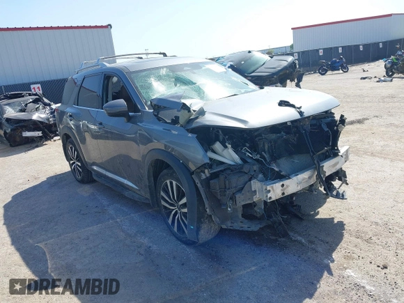 2023 Nissan Pathfinder Platinum с VIN 5N1DR3DJ1PC270631, выставлен на аукционе IAAI как лот 41994040 с пробегом 42 566 миль миль и . История ставок и продаж доступна на DreamBid. Изображение 1.