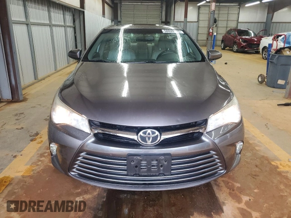 2017 Toyota Camry XLE z VIN 4T1BF1FK3HU699131, wystawiony jako Copart lot #58820105 z przebiegiem 80 344 mil mil oraz Szkoda całkowita • Salvage title. Historia ofert i sprzedaży dostępna na DreamBid. Obrazek 5.