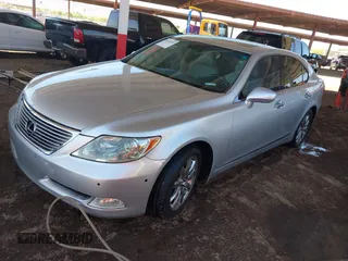 2007 Lexus LS with VIN JTHBL46F575048348, listed as a IAAI auction lot 42043015 with 201,281 mi miles. Bid and sale history available at carsss.com. Image 2.