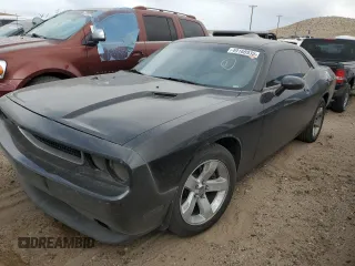 2013 Dodge Challenger SXT z VIN 2C3CDYAG7DH549518, wystawiony jako Copart lot #49168935 z przebiegiem 144 525 mil mil oraz Szkody całkowita. Historia ofert i sprzedaży dostępna na DreamBid. Obrazek 1.