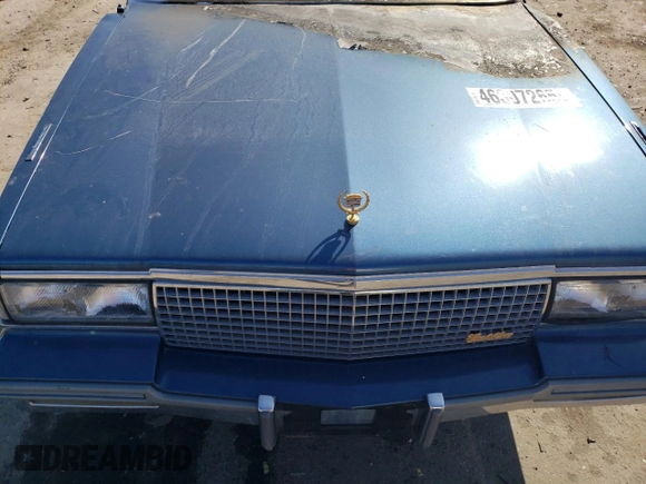 1988 Cadillac DeVille z VIN 1G6CD1156J4296091, wystawiony jako Copart lot #46307265 z przebiegiem Nie podano mil oraz Szkoda całkowita • Salvage title. Historia ofert i sprzedaży dostępna na DreamBid. Obrazek 12.