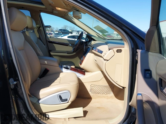2010 Mercedes-Benz R-Class R 350 with VIN 4JGCB6FE0AA110342, listed as a IAAI auction lot 41440290 with 164,596 mi miles. Bid and sale history available at carsss.com. Image 5.