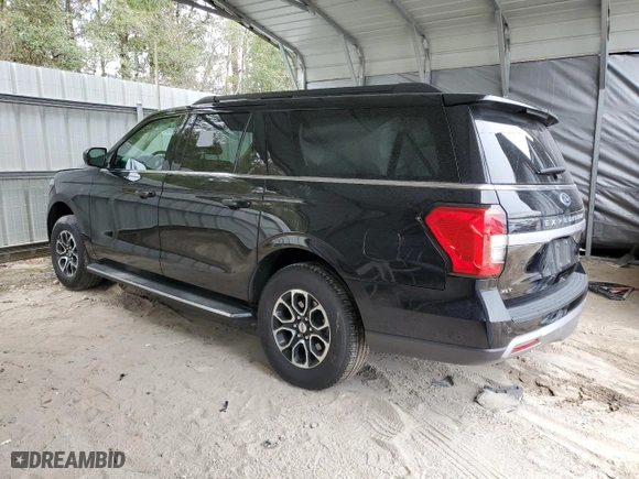 2023 Ford Expedition Max XLT with VIN 1FMJK1H86PEA03976, listed as a Copart auction lot 39327144 with 17,701 mi miles and Clean Title. Bid and sale history available at carsss.com. Image 2.