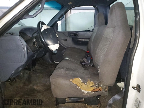 2000 Ford F-150 XL с VIN 1FTPF17L1YKA92061, выставлен на аукционе Copart как лот 66962304 с пробегом Не указан миль и Списание • Salvage title. История ставок и продаж доступна на DreamBid. Изображение 7.