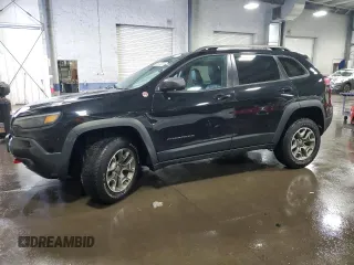 2020 Jeep Cherokee Trailhawk z VIN 1C4PJMBN3LD546431, wystawiony jako Copart lot #85807224 z przebiegiem 82 295 mil mil oraz Szkoda całkowita • Salvage title. Historia ofert i sprzedaży dostępna na DreamBid. Obrazek 1.