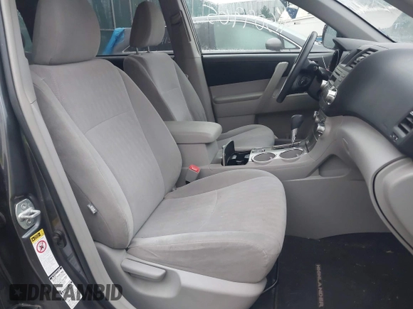 2011 Toyota Highlander z VIN 5TDBK3EHXBS080409, wystawiony jako IAAI lot #41509905 z przebiegiem 201 620 mil mil oraz . Historia ofert i sprzedaży dostępna na DreamBid. Obrazek 5.