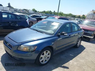 2007 Volvo S40 2.4L с VIN YV1MS382972274373, выставлен на аукционе IAAI как лот 42249535 с пробегом 142 907 миль миль и . История ставок и продаж доступна на DreamBid. Изображение 2.