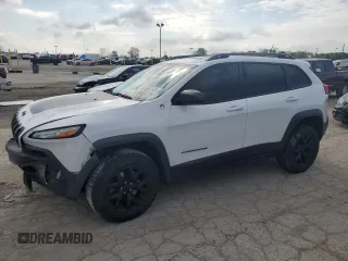 2015 Jeep Cherokee Trailhawk z VIN 1C4PJMBS9FW684764, wystawiony jako Copart lot #55601505 z przebiegiem 125 814 mil mil oraz Szkoda całkowita • Salvage title. Historia ofert i sprzedaży dostępna na DreamBid. Obrazek 1.