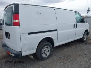 2004 Chevrolet Express Cargo Van with VIN 1GCGG25U241237297, listed as a IAAI auction lot 41664015 with 1 mi miles. Bid and sale history available at carsss.com. Image 4.