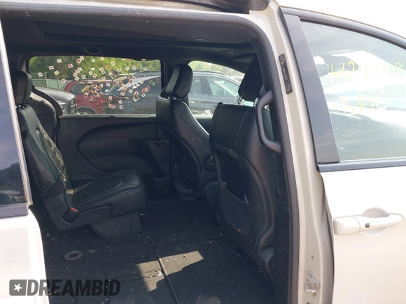 2020 Chrysler Pacifica Launch Edition with VIN 2C4RC3BGXLR267876, listed as a IAAI auction lot 42424841 with 87,586 mi miles and . Bid and sale history available at DreamBid. Image 8.