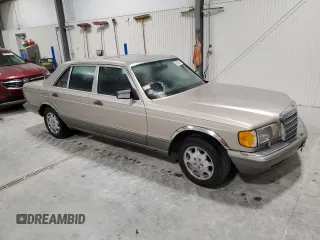 1990 Mercedes-Benz 560 with VIN WDBCA39E7LA517710, listed as a Copart auction lot 85307074 with 225,233 mi miles and Salvage Title. Bid and sale history available at DreamBid. Image 4.